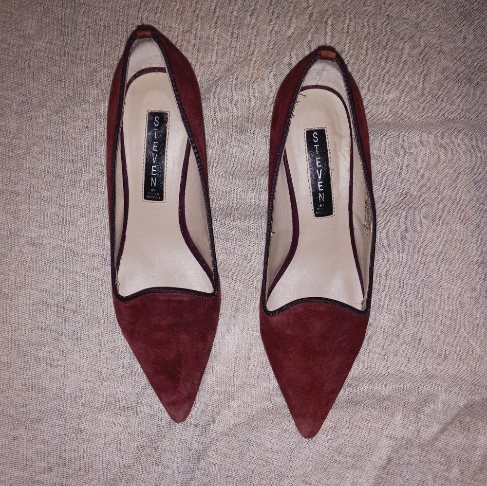 STEVE MADDEN Suede Heels